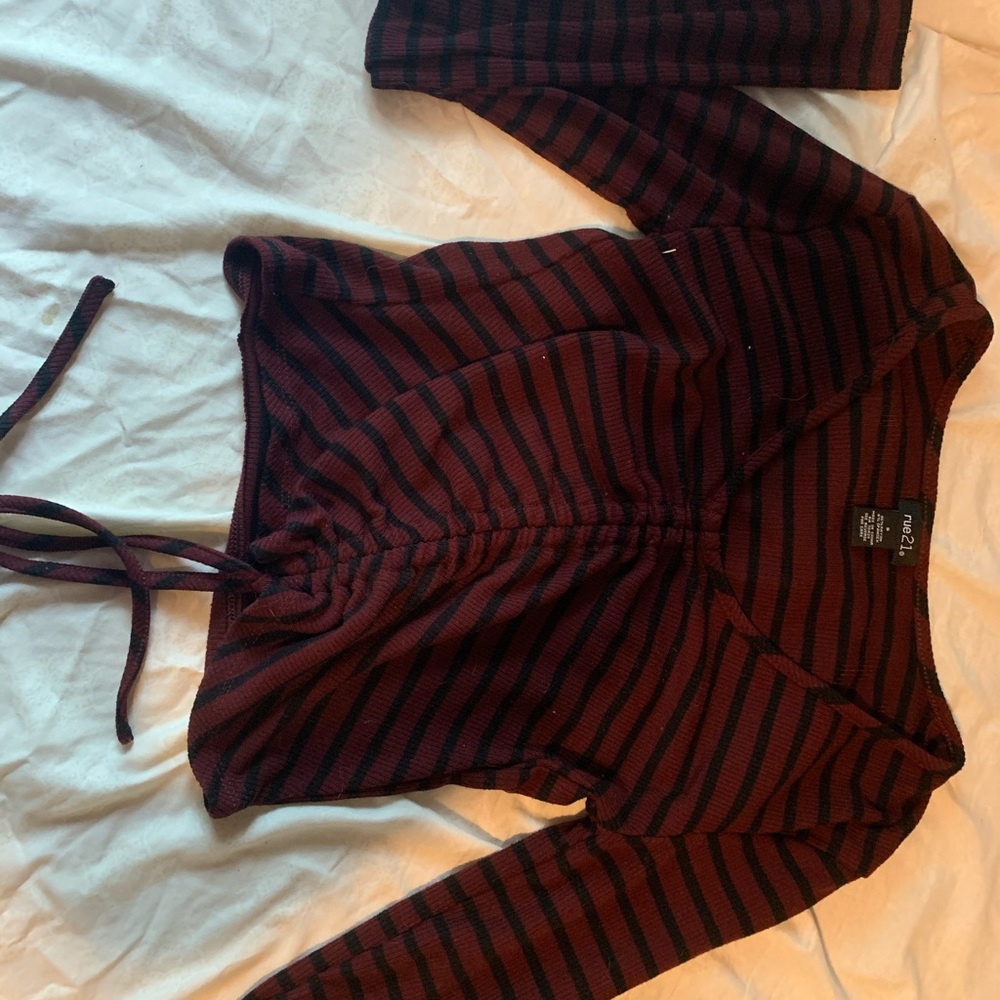 Long sleeve, crop top